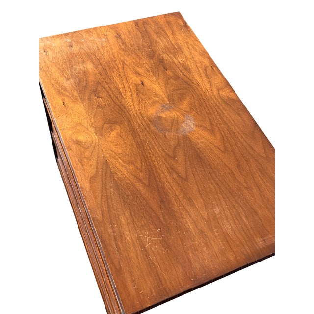 Vintage Mid Century Modern Pair of Nightstands or End Tables For Sale - Image 4 of 7