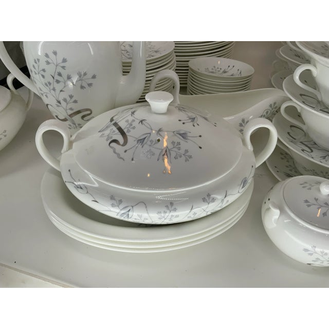 Huge Set of Wedgwood Bone China in Wild Oats Pattern For Sale - Image 9 of 12