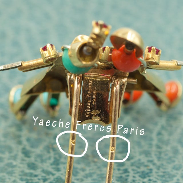 Modern 1940s Yaeche Freres 18k Diamond Coral Turquoise Sapphire Ruby Fur Clip For Sale - Image 3 of 9