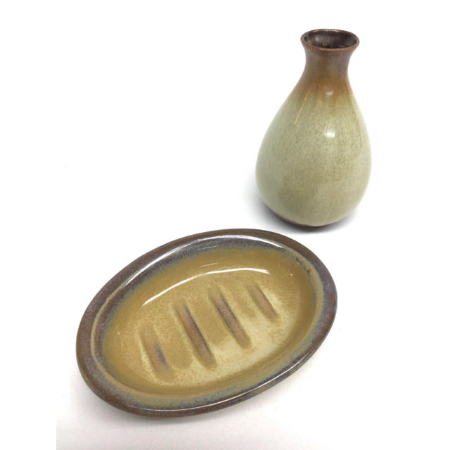 Gorgeous simple design to add style and harmony to your bathroom. In perfect clean condition and ready to use. Toothbrush...