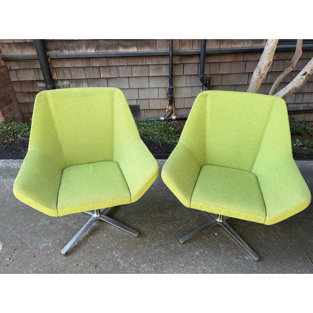 Keilhauer Furniture Keilhauer Cahoots Swivel Lounge Chairs – Pair – Lime Green For Sale - Image 4 of 6