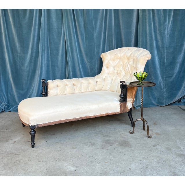 Classic French 19th century Napoleon III tufted chaise lounge with exposed wooden details on the arms. The chaise has been...