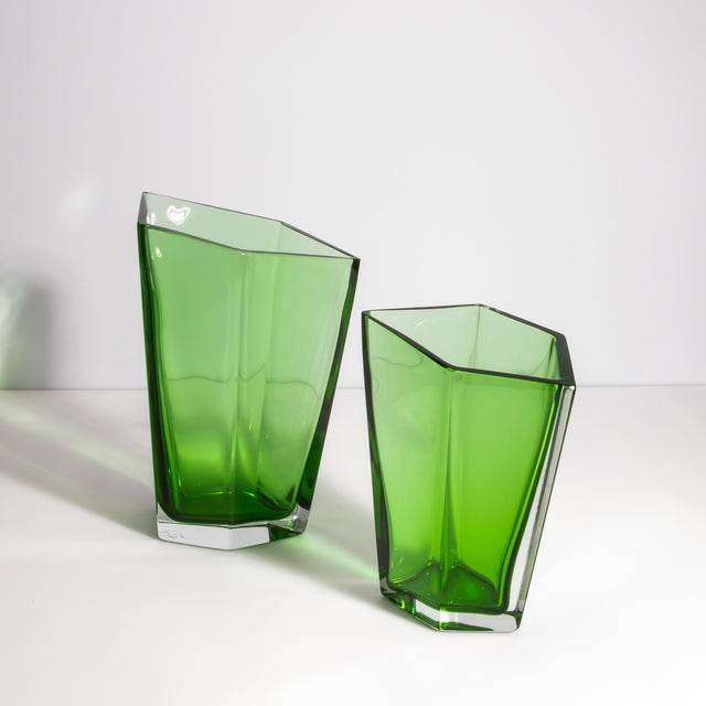Emerald Hand Blown Murano Penta Vase in Emerald Green Large For Sale - Image 8 of 9