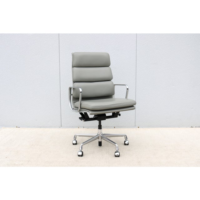 Mid-Century Modern Mid-Century Modern Herman Miller Eames Soft Pad Executive Chair in Gray Leather For Sale - Image 3 of 18