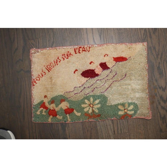 Mini American Hooked Rug no. j5106 For Sale In New York - Image 6 of 6
