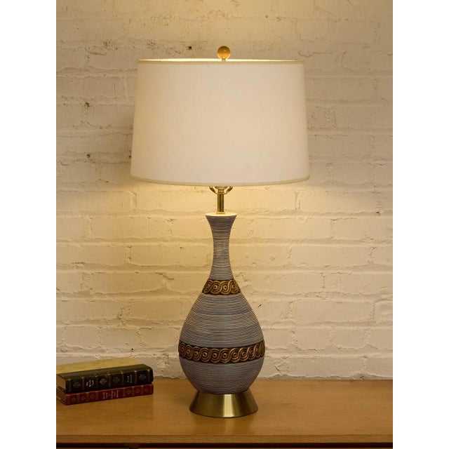 Mid-Century Modern Mid 20th Century Ribbed Gourd Mid Century Table Lamp With Brass Base and White Drum Shade For Sale - Image 3 of 7
