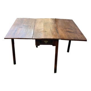 Early 19th Century English Oak Drop-Leaf Gateleg Table With Drawer For Sale