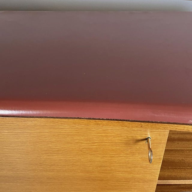 Mid-Century Modern Italian Sideboard in Wood, Glass, and Burgundy Leather, 1960s For Sale - Image 4 of 18