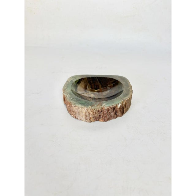 A French ashtray from the 1950s, crafted from green marble, characteristic of mid-20th-century decorative and utilitarian...