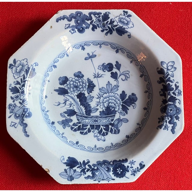 Antique 18th Century Blue & White Delft Chinoiserie Octagonal Soup Plates in the Chinese Export Style Circa 1750 - A Pair For Sale - Image 12 of 15