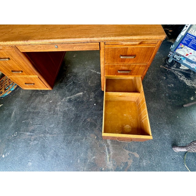 1950s Leopold Executive Desk With Drop-Front Keyboard/Typewriter Drawer- Mid-Century Modern Walnut Desk For Sale - Image 14 of 17