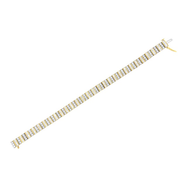 Early 21st Century 14K Yellow Gold Round and Baguette-Cut Diamond Bracelet (5.50 cttw, H-I Color, I1-I2 Clarity) For Sale - Image 5 of 7