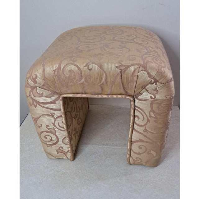 Vintage Postmodern Pink & Gold Damask Waterfall Vanity Stool For Sale - Image 4 of 11