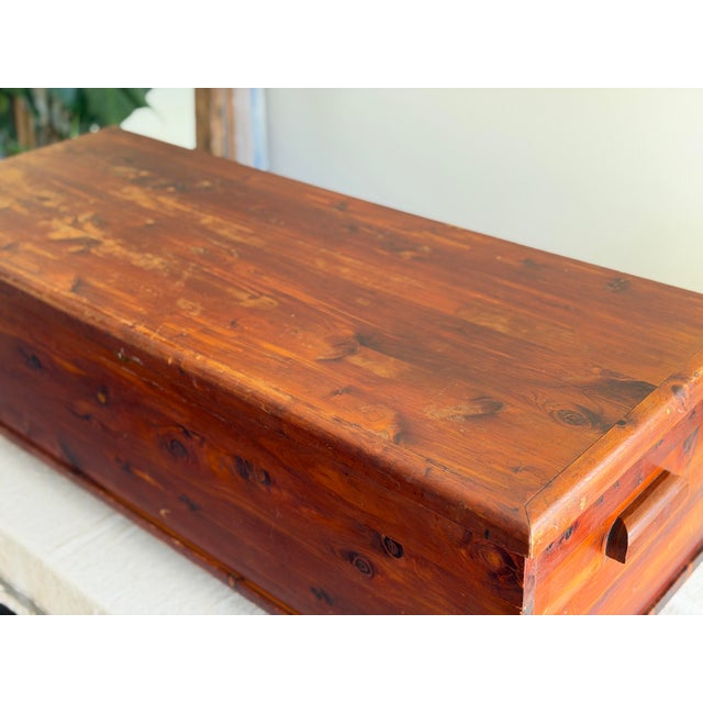 Mid-Century Modern Vintage Cedar Hope Chest Bench by Universal Cabinet Company Chicago Rustic Solid Wood Blanket Trunk Storage Coffee Table For Sale - Image 3 of 11