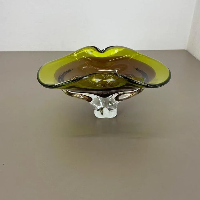 Multicolor Murano Glass Centerpiece Bowl with Shell Element, Murano, Italy, 1970s For Sale - Image 3 of 18