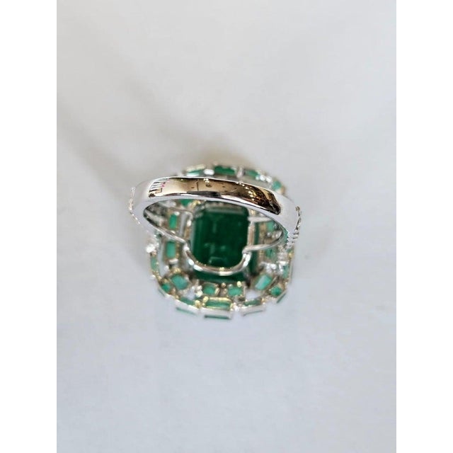 Set in 18k Gold, 7.59 Carats, Natural Zambian Emerald & Diamonds Engagement Ring, Size 6.5 For Sale - Image 10 of 11