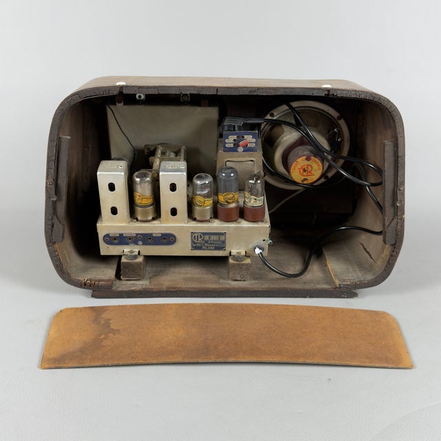 Vintage Wooden Radio, 1940 For Sale - Image 4 of 13
