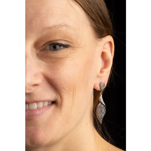Late 20th Century Pair of Black and White Diamond Dangle Drop Earrings For Sale - Image 4 of 4