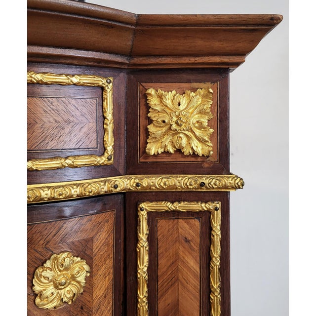 Antique French Bronze Mounted & Inlaid Corner Curio Cabinet Vitrine For Sale - Image 14 of 18