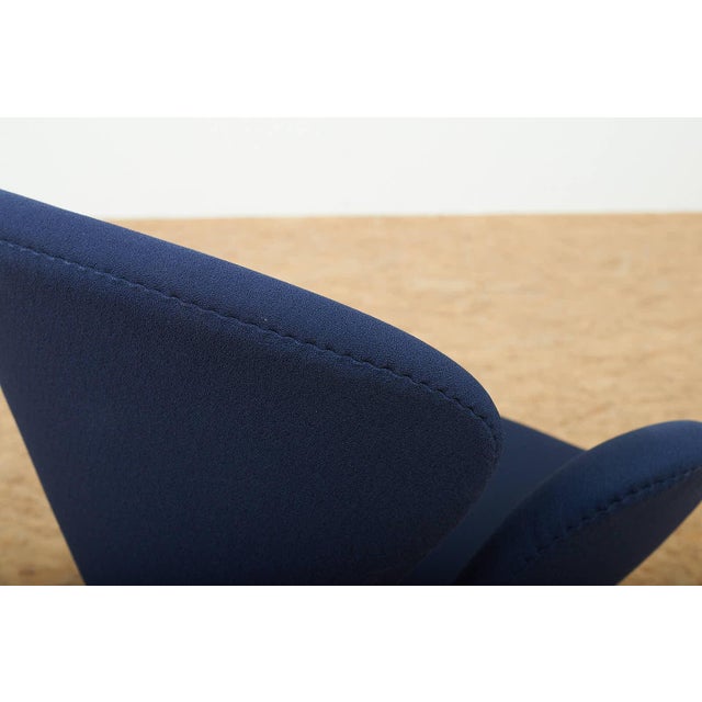 Swan Chair in Cast Aluminum Frame by Arne Jacobsen, 2001 For Sale - Image 8 of 15