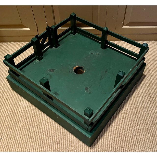 1920s Antique 1920's American Green Paint Decorated Wood Fence, Gate and Stand for Displaying a Feather Christmas Tree For Sale - Image 5 of 15