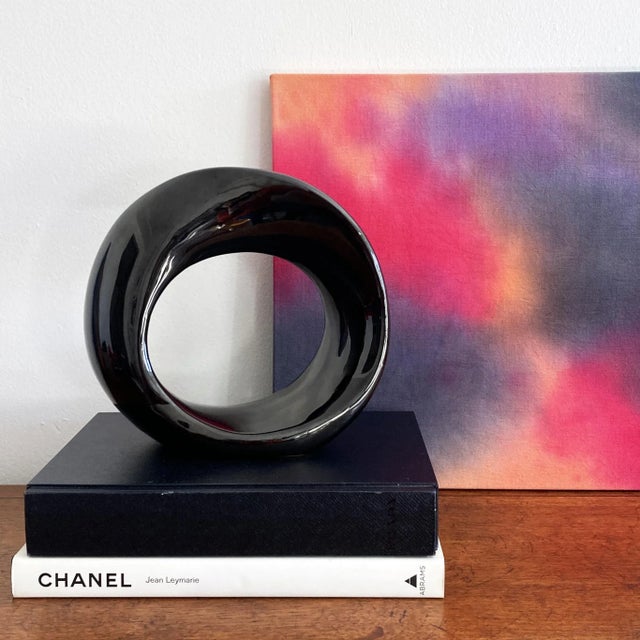 1980s Haeger Gloss Black Postmodern Abstract Circular Twisted Orb Sculpture For Sale - Image 9 of 10