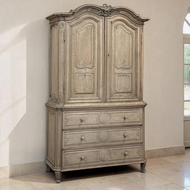 French 18th Century Liégeois Régence Period Stripped Oak Linen Press For Sale - Image 3 of 18