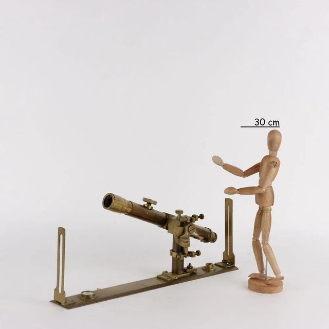 Ottone telescoped diopter of the early twentieth century. Alidada consisting of a flat auction, called Regolo, at the end...