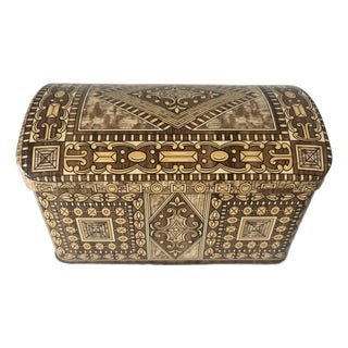 Vintage English Trunk-Shaped Biscuit Tin For Sale