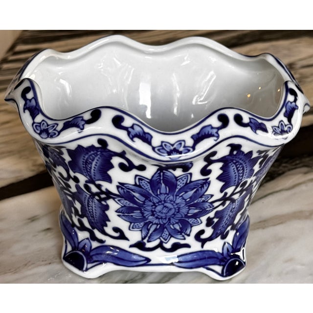Blue & White Chinoiserie Scalloped Edge Cache Pot For Sale - Image 4 of 16