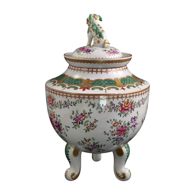 19th Century French Chinoiserie Armorial Porcelain Vase and Cover from Samson Paris, 1880s For Sale - Image 5 of 15