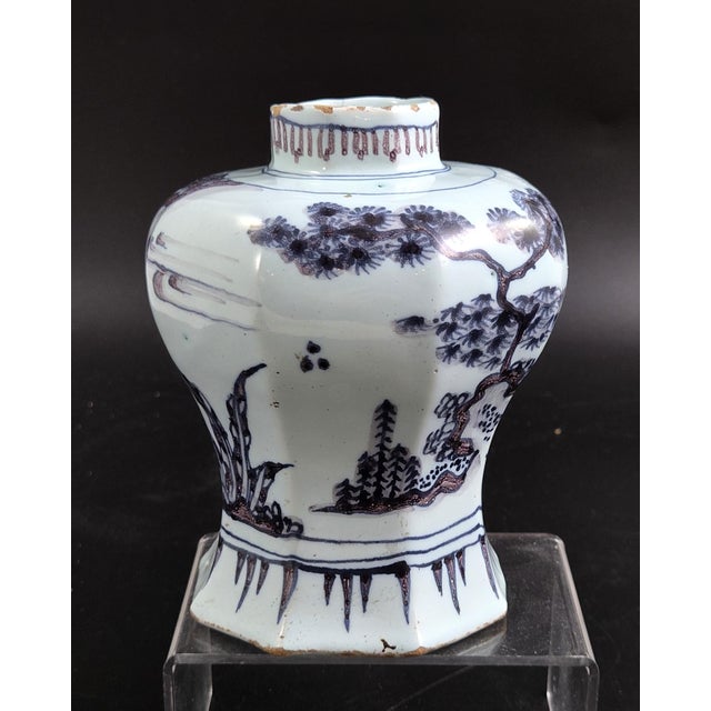 Antique Dutch Blue and Manganese Octagonal Baluster Vase from Delft, 1680 For Sale - Image 4 of 13