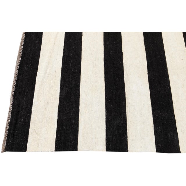 2010s Apadana Oversize 21st Century Modern Flat-Weave Kilim Rug For Sale - Image 5 of 11