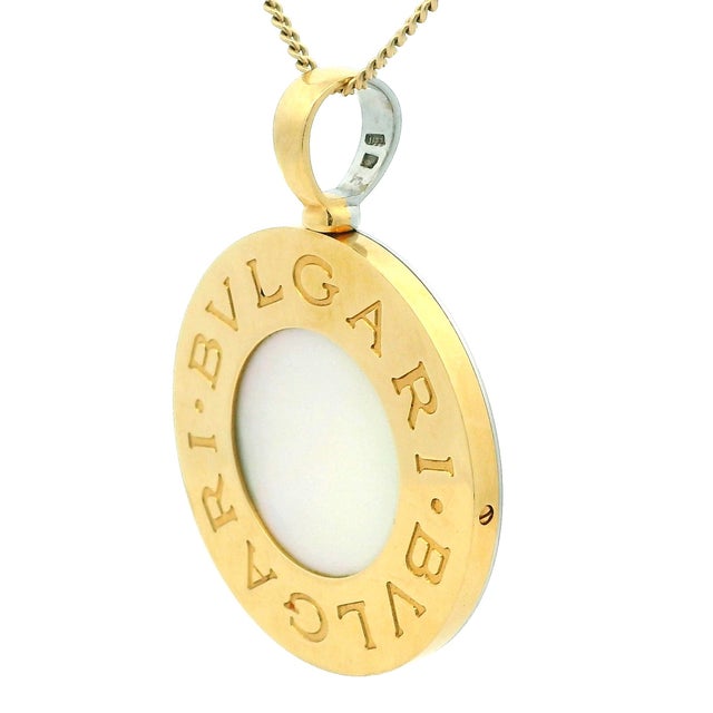 Antique White 1990s Bulgari Reversible Onyx and Mother-of-Pearl 18k Gold Pendant For Sale - Image 8 of 10
