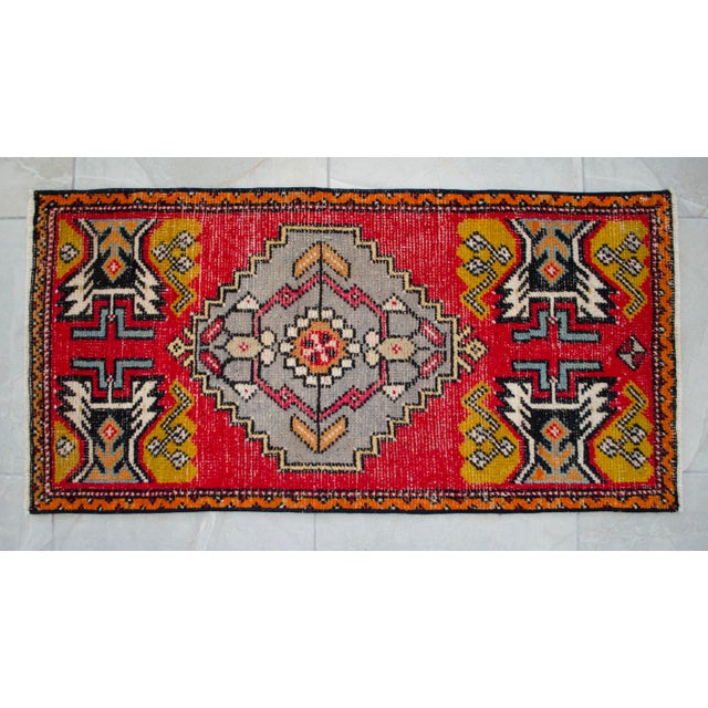 Dimensions: 19.3" x 39.4" or 1 ft 7 in x 3 ft 3 in Material: wool on cotton. Origin: Central Anatolia Age: about 40-50...
