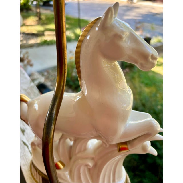 1960s Vintage Art Deco White Gold Porcelain Horse Sculpture Lamp For Sale - Image 5 of 12