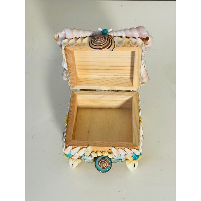 1980s 1980s Fabulous Sea Shell Encrusted Gift Box For Sale - Image 5 of 6