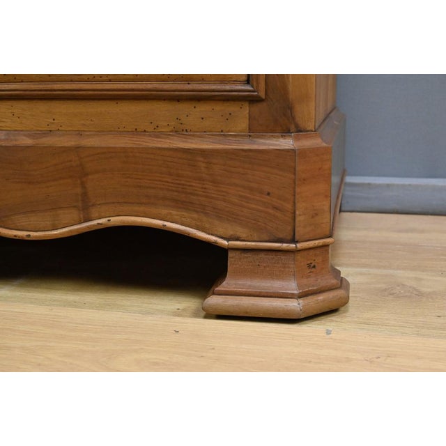 Louis-Philippe Style Walnut Chest of Drawers, 1900s For Sale - Image 11 of 18