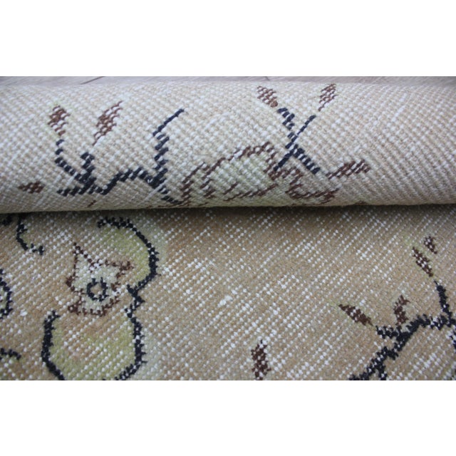 Mid 20th Century Beige Floral Area Rug For Sale - Image 11 of 13