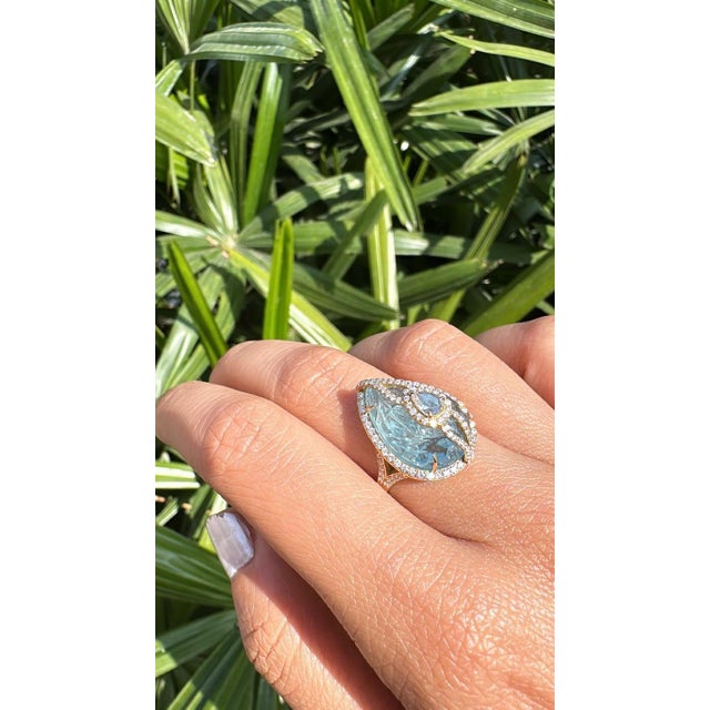 Metal Set in 18k Gold, Carved Aquamarine & Rose Cut Diamonds Cocktail Engagement Ring, Size 7 For Sale - Image 7 of 10