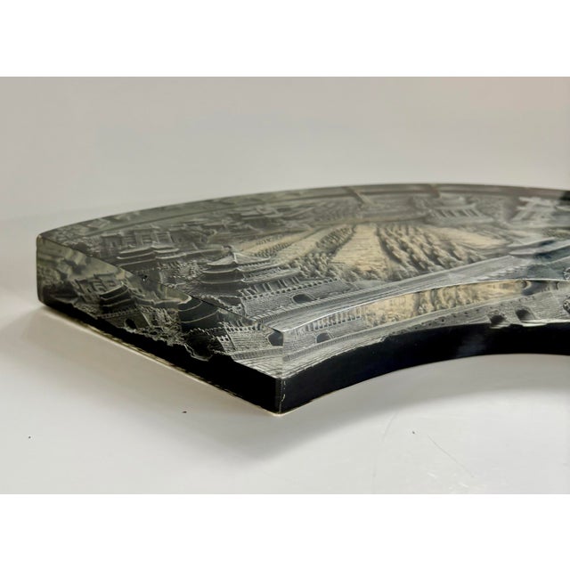1990s 3d Laser-Etched Curved Acrylic Sculpture – Terracotta Warriors Excavation Scene – 11.5” Wall Art Display Piece For Sale In Miami - Image 6 of 12