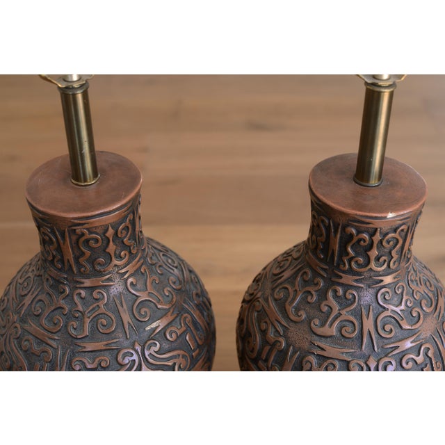 1950s Mid Century Hollywood Regency Ceramic Sgraffito Primitive Art Lamps - A Pair For Sale - Image 12 of 13
