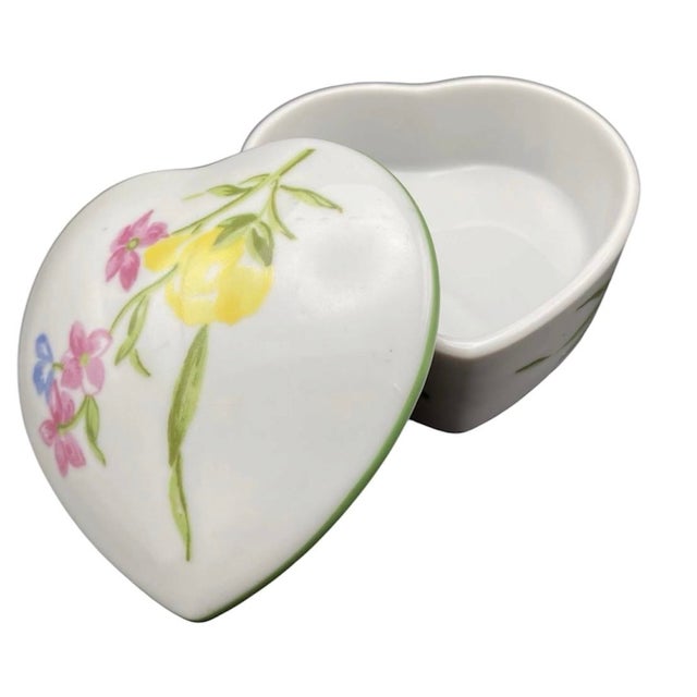 French D Porthault Printemps Heart Box For Sale - Image 3 of 9