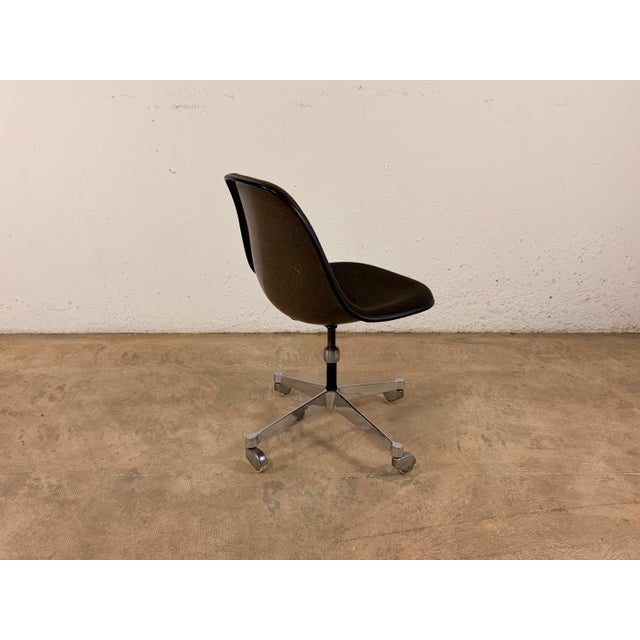 PSCC Fiberglass Side Chair by Charles & Ray Eames for Vitra / Herman Miller, 1970s For Sale - Image 4 of 10