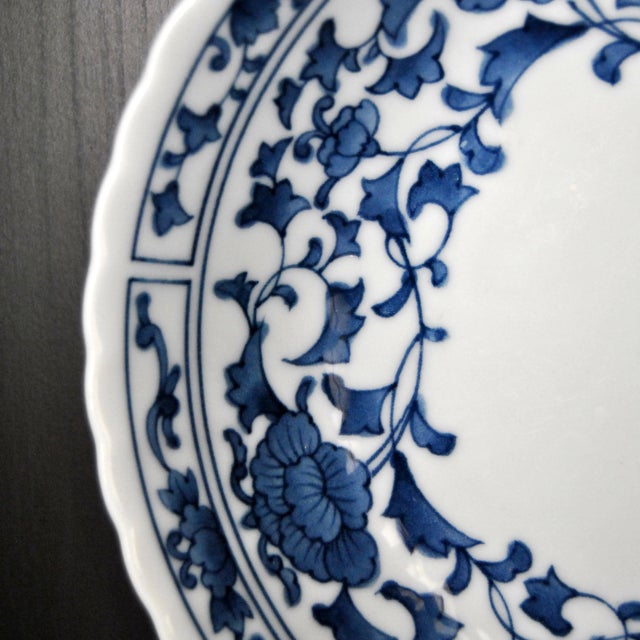 1920s Chinese Lotus Blue White Ming Style Four Character Mark Inscribed Scalloped Dish For Sale - Image 5 of 7