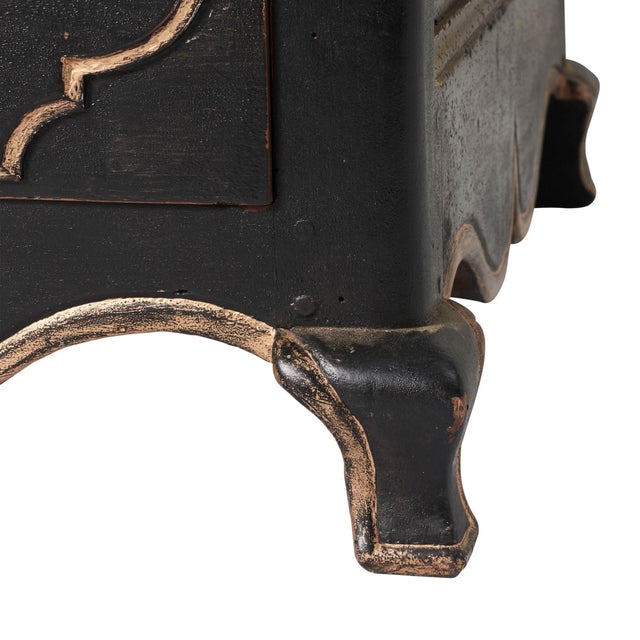 18th Century Louis XIV Painted Commode For Sale In New York - Image 6 of 7
