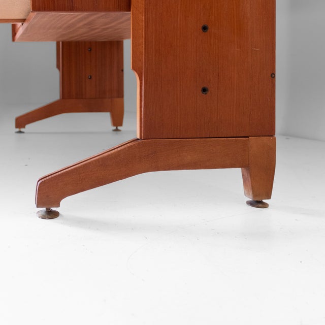 Vintage Italian Freestanding Teak Bookcase in the style of Dassi, 1960s For Sale - Image 11 of 16