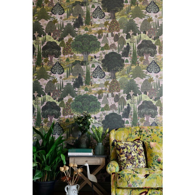One of the most exquisite wallpapers in Transylvanian Manor collection, Jardin Sauvage is our interpretation of the...