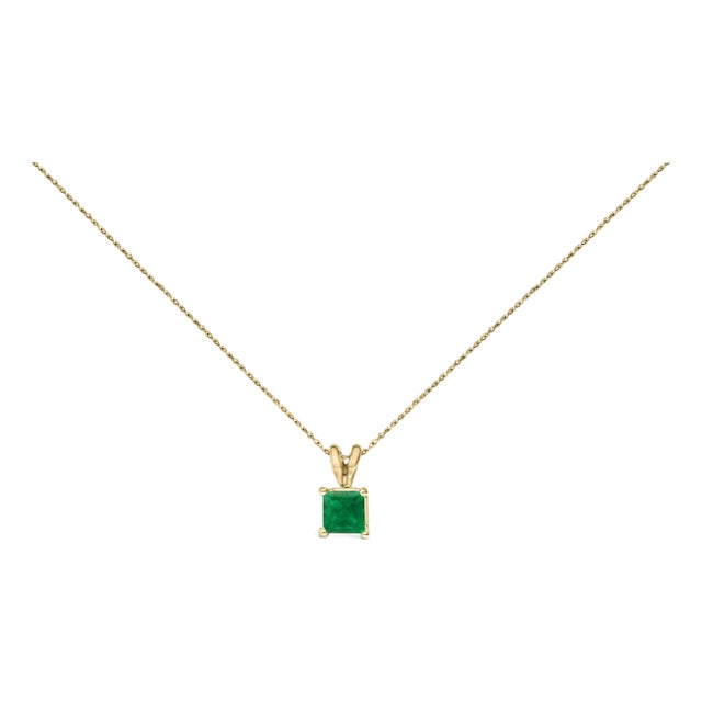 14K Yellow Gold 5x5 MM Square Shaped Green Emerald Solitaire Pendant Necklace For Sale