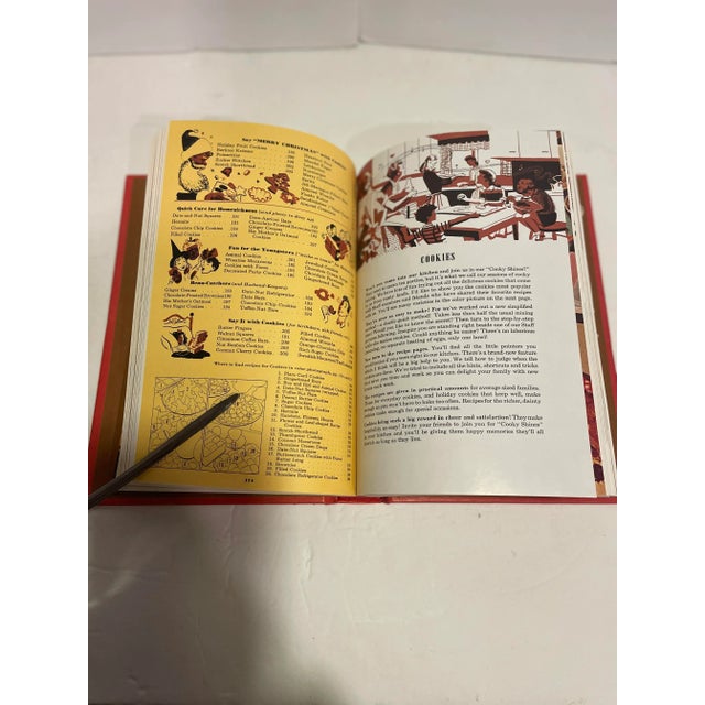 1980s Vintage Betty Crocker's Picture Cook Book For Sale - Image 5 of 10